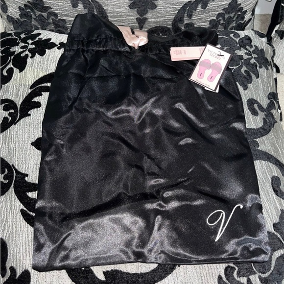 NEW Victoria’s Secret Embellished Pink Velvet Slides Size M - Picture 6 of 11